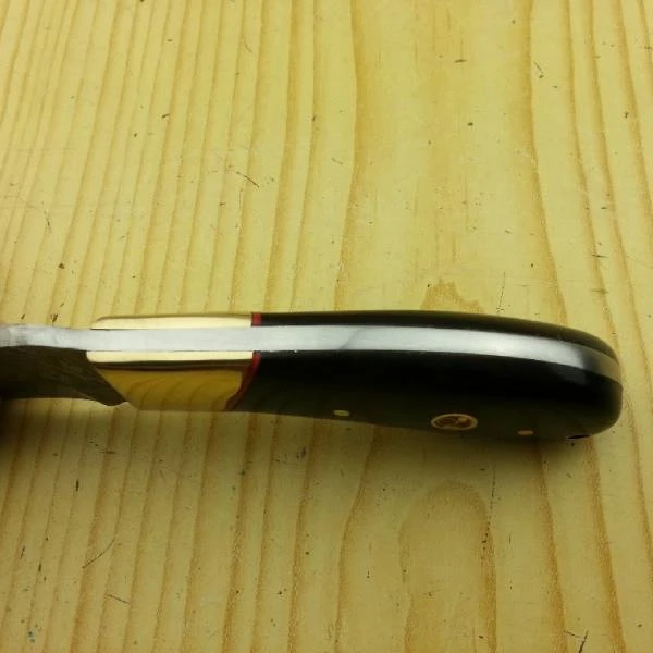 Couteau De Chasse Et Survie En Acier Damas Fait Main Et Manche En Corne 2 Couteau De Chasse Et Survie En Acier Damas Fait Main Et Manche En Corne – Image 2