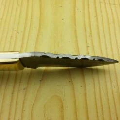 Couteau De Chasse Et Survie En Acier Damas Fait Main Et Manche En Corne 6 Couteau De Chasse Et Survie En Acier Damas Fait Main Et Manche En Corne -Boutique De Couteaux Couteau chasse Survie acier Damas fait main manche corne 3