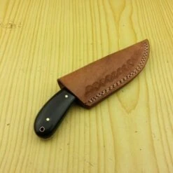 Couteau De Chasse Et Survie En Acier Damas Fait Main Et Manche En Corne 7 Couteau De Chasse Et Survie En Acier Damas Fait Main Et Manche En Corne -Boutique De Couteaux Couteau chasse Survie acier Damas fait main manche corne 4